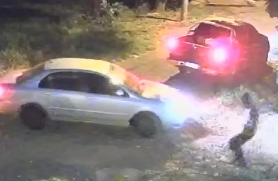 Sete criminosos armados invadem residência, fazem família refém e roubam joias e carros em Santa Bárbara d'Oeste - Todo Dia