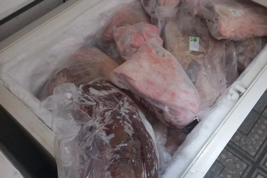 Vigilância Sanitária de Americana descarta mais de 720 kg de alimentos impróprios em açougue no Zanaga - Notícias de Americana